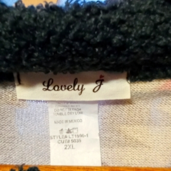 Fuzzy winter long sleeve shirt with Aztec design - Picture 2 of 4